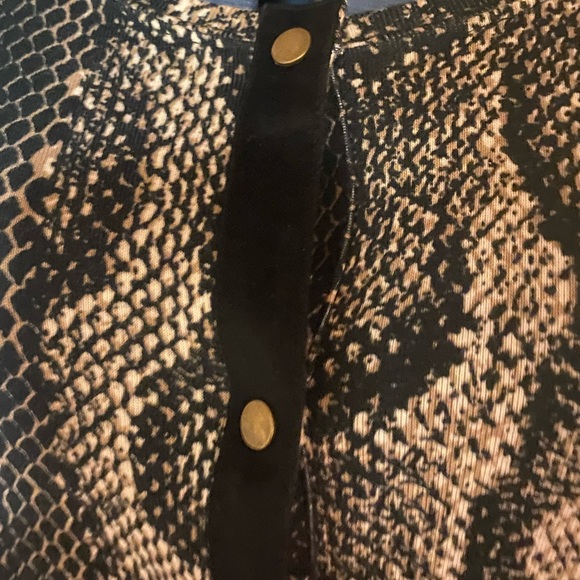 Rafaella Snake print Top / Tunic / Jacket with suede trim and brass snaps. 1X - Picture 2 of 8